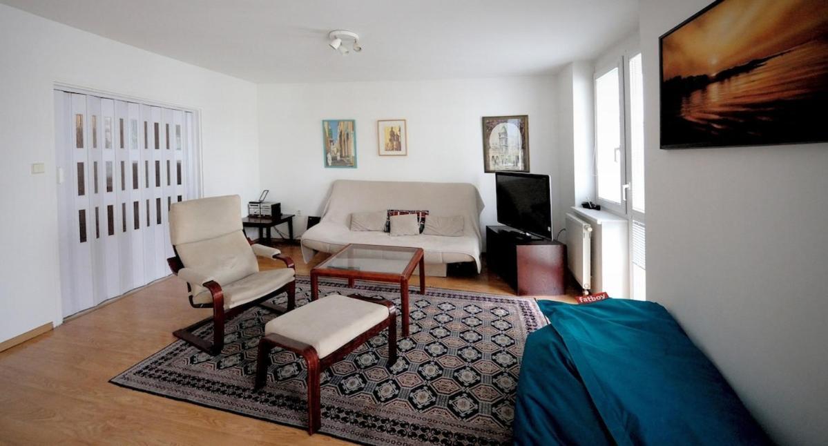 Apartment Pleasant Close To Center