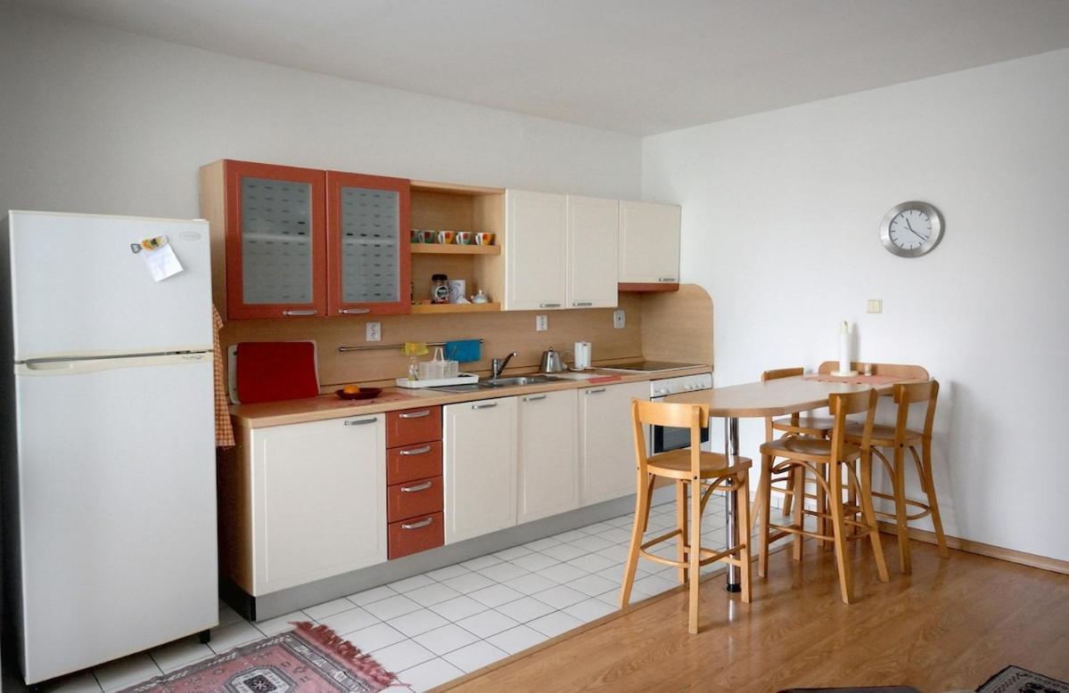 Pleasant Close To Center * Prag